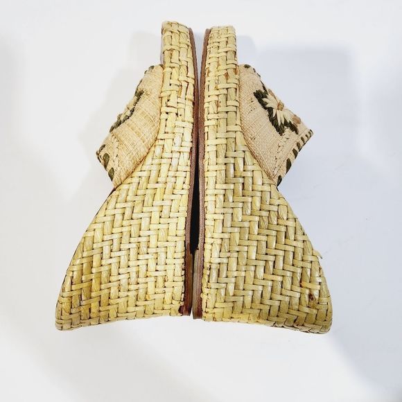 Isaac Mizrahi  size 6 wicker floral wedge slip on sandal shoes - Picture 9 of 12